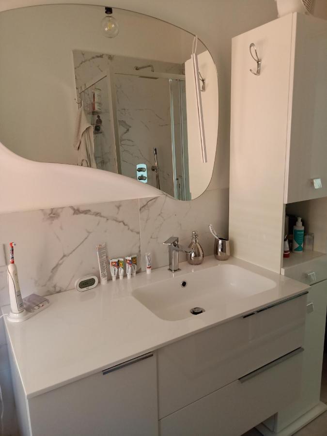 B&B La Piazzetta Vado Ligure Buitenkant foto